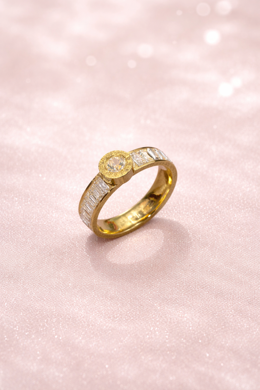Elegant Gold Diamond Ring with Modern Halo Design